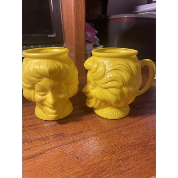 (2) Vintage 1981 Ronald McDonald's Cups - Plastic Yellow Drink Mugs Advertising - Picture 1 of 6